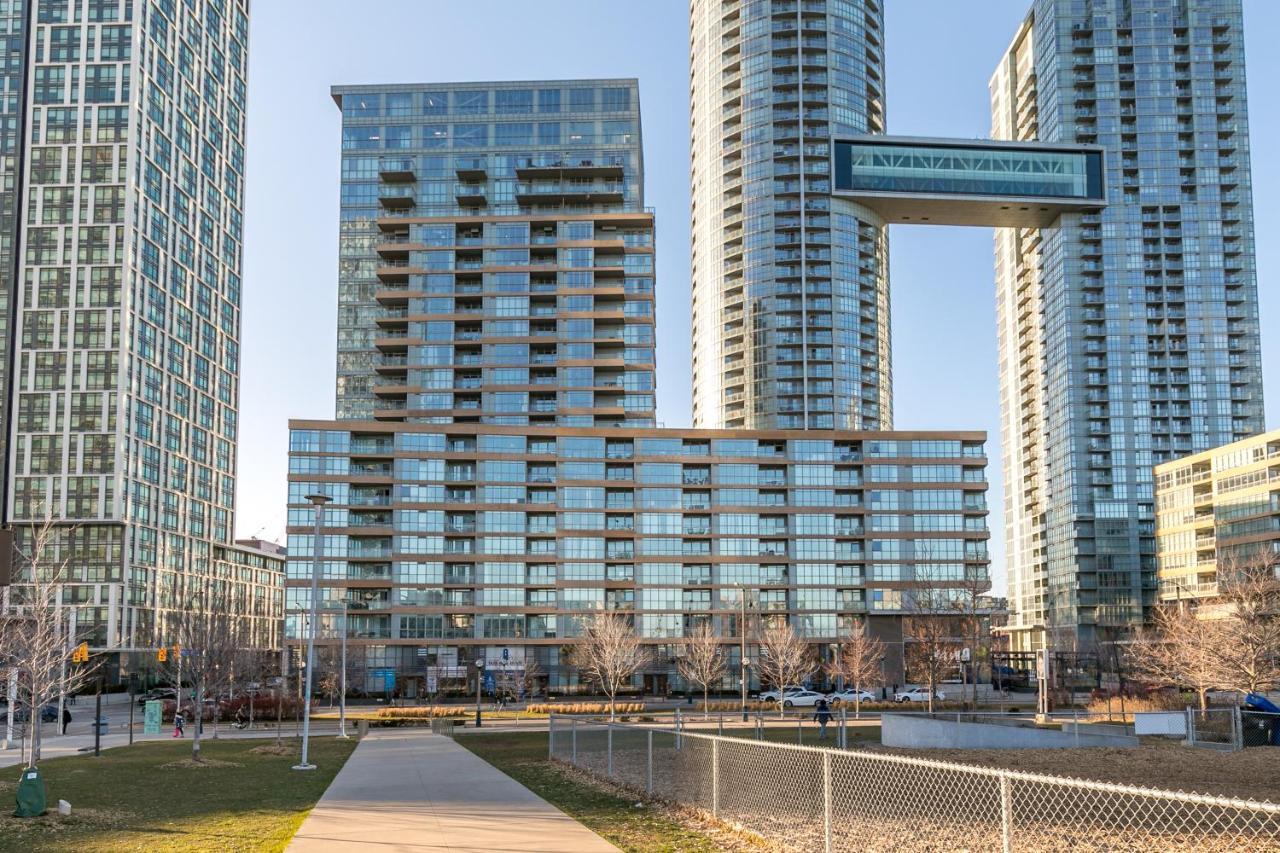 Simply Comfort. Elegant Apartments Dan Lecki Toronto Exterior photo